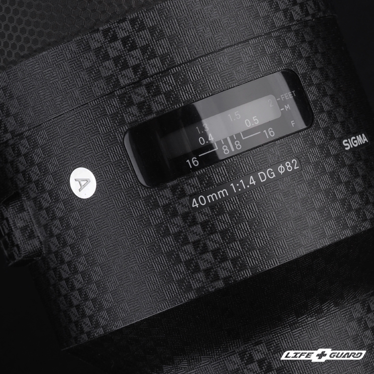LIFE+GUARD 遮光罩貼膜特寫，適用 SIGMA 40mm F1.4 DG HSM ART，鎧甲纖維黑風格設計