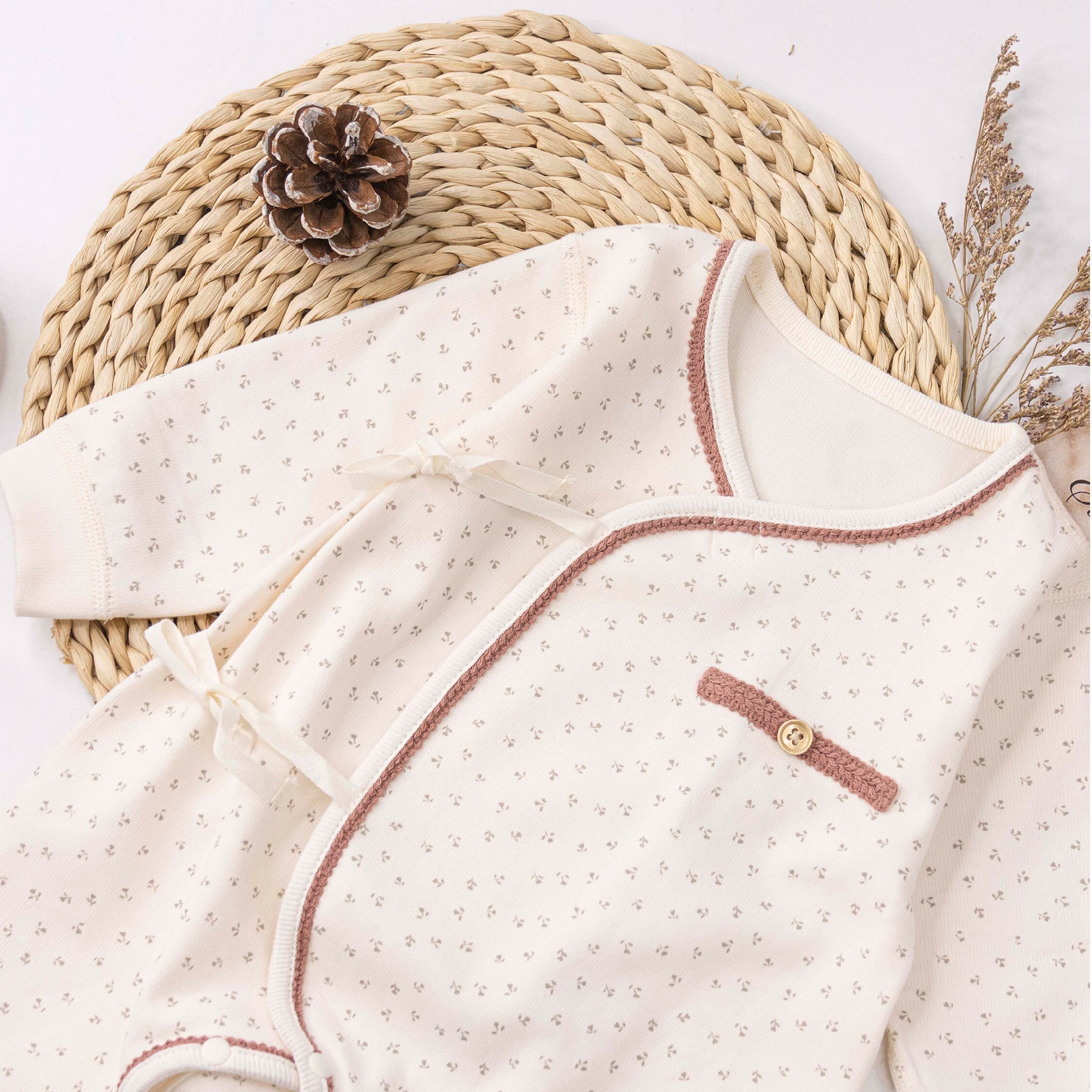 純淨系列【T3108】質感造型編織滿版小花連身衣