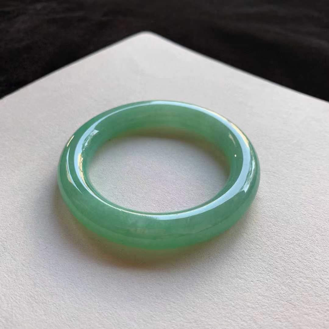 182367 56.8mm翡翠陽綠圓條手鐲 (56-58)