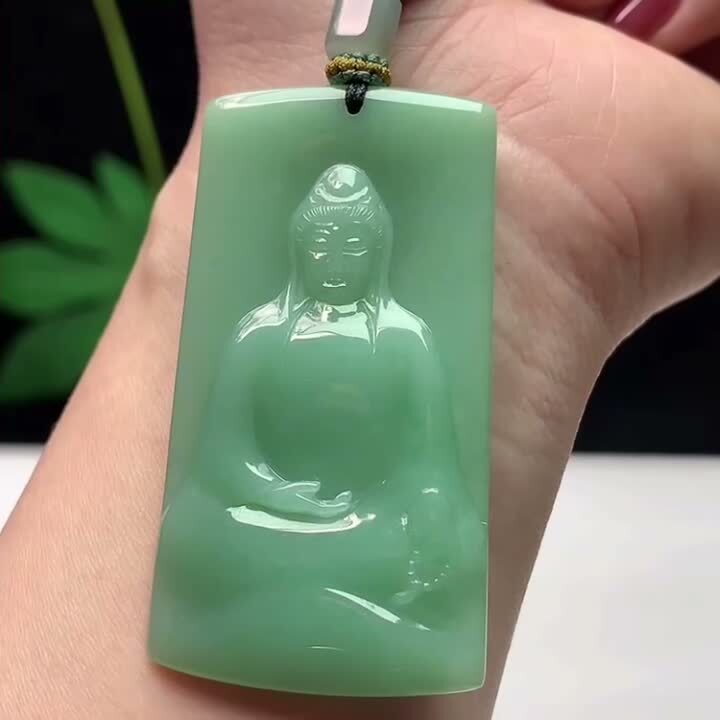 18328 翡翠底色觀音牌