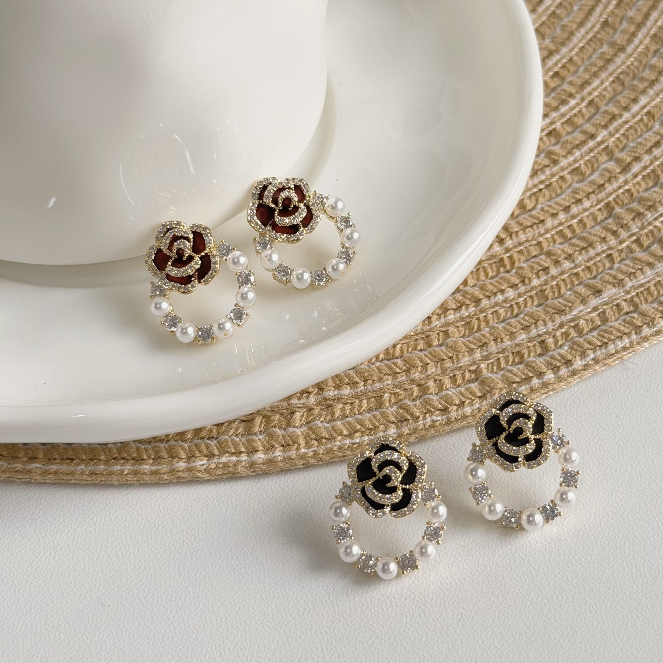 A216排鑽山茶花珍珠排鑽圈耳針