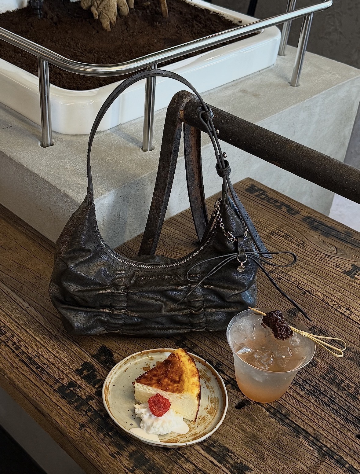 （預購）CHARLES & KEITH 小CK 褶皺 蝴蝶結 腋下包