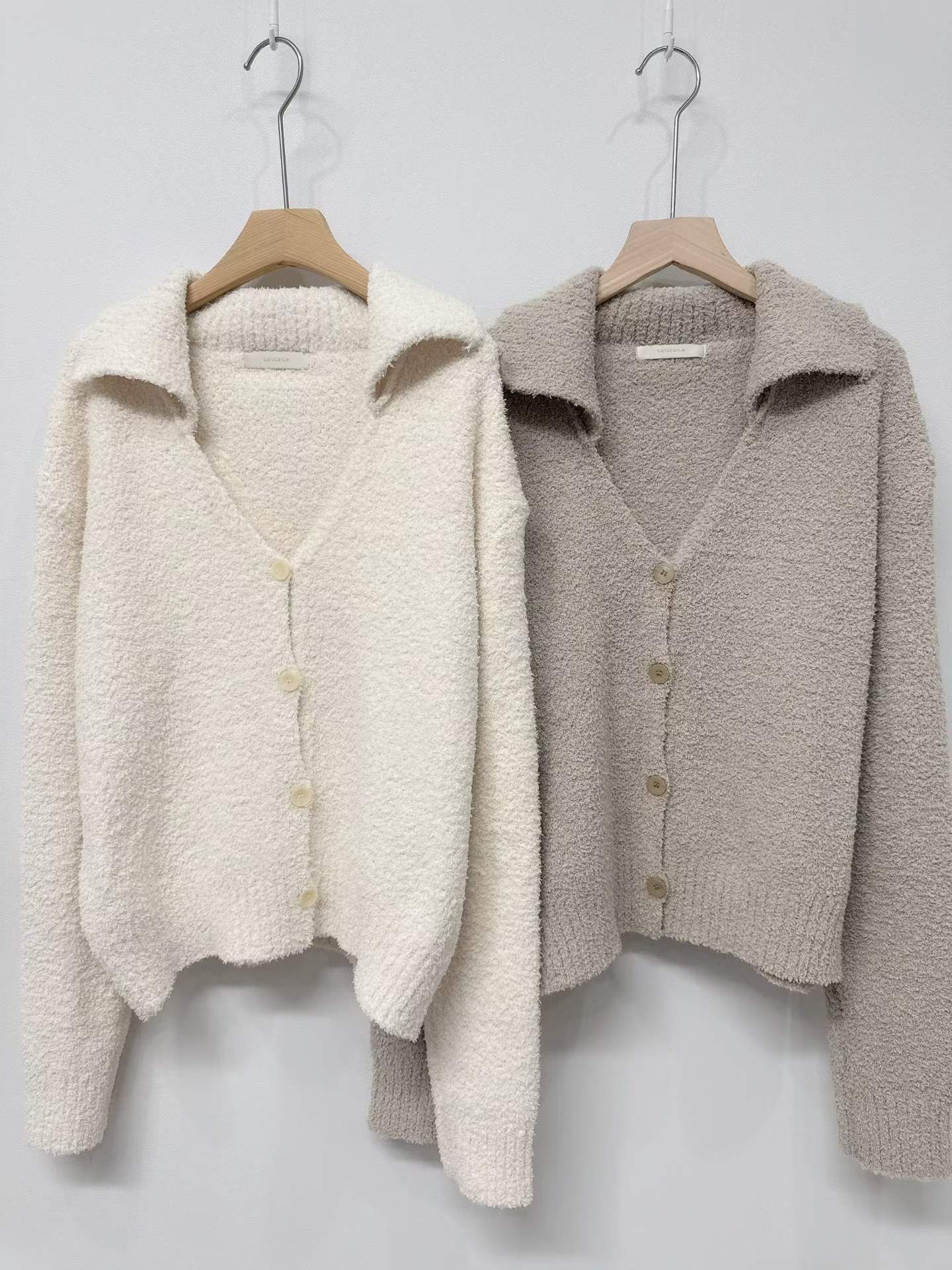 LU5402 羊羔毛開V翻領排扣外套 *特價* (優惠碼同充值購物金不適用)