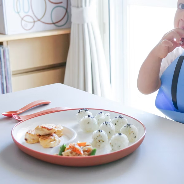 KINTO-BONBO 分隔餐盤,色彩繽紛可愛,專門為嬰幼兒所設計。