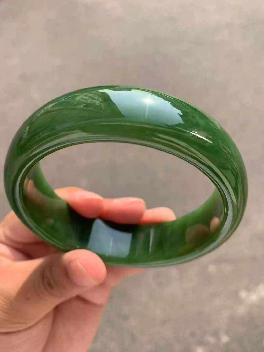18747 66mm和田玉7號礦辣陽綠手鐲 (62以上)