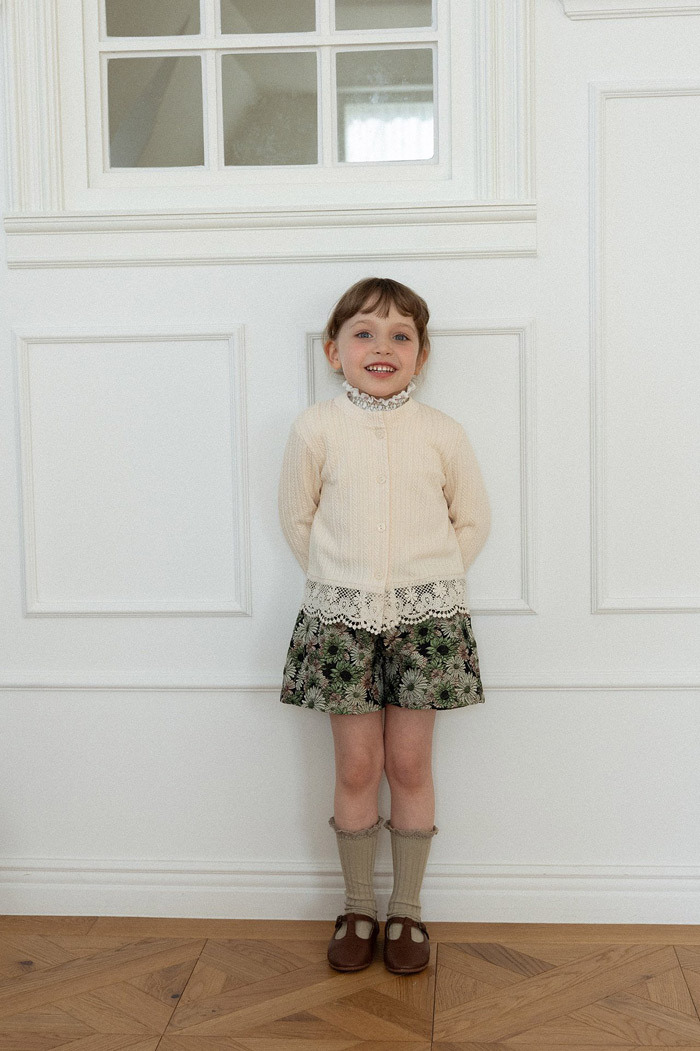 正韓春Perrobebe 兩色浪漫雕花外套