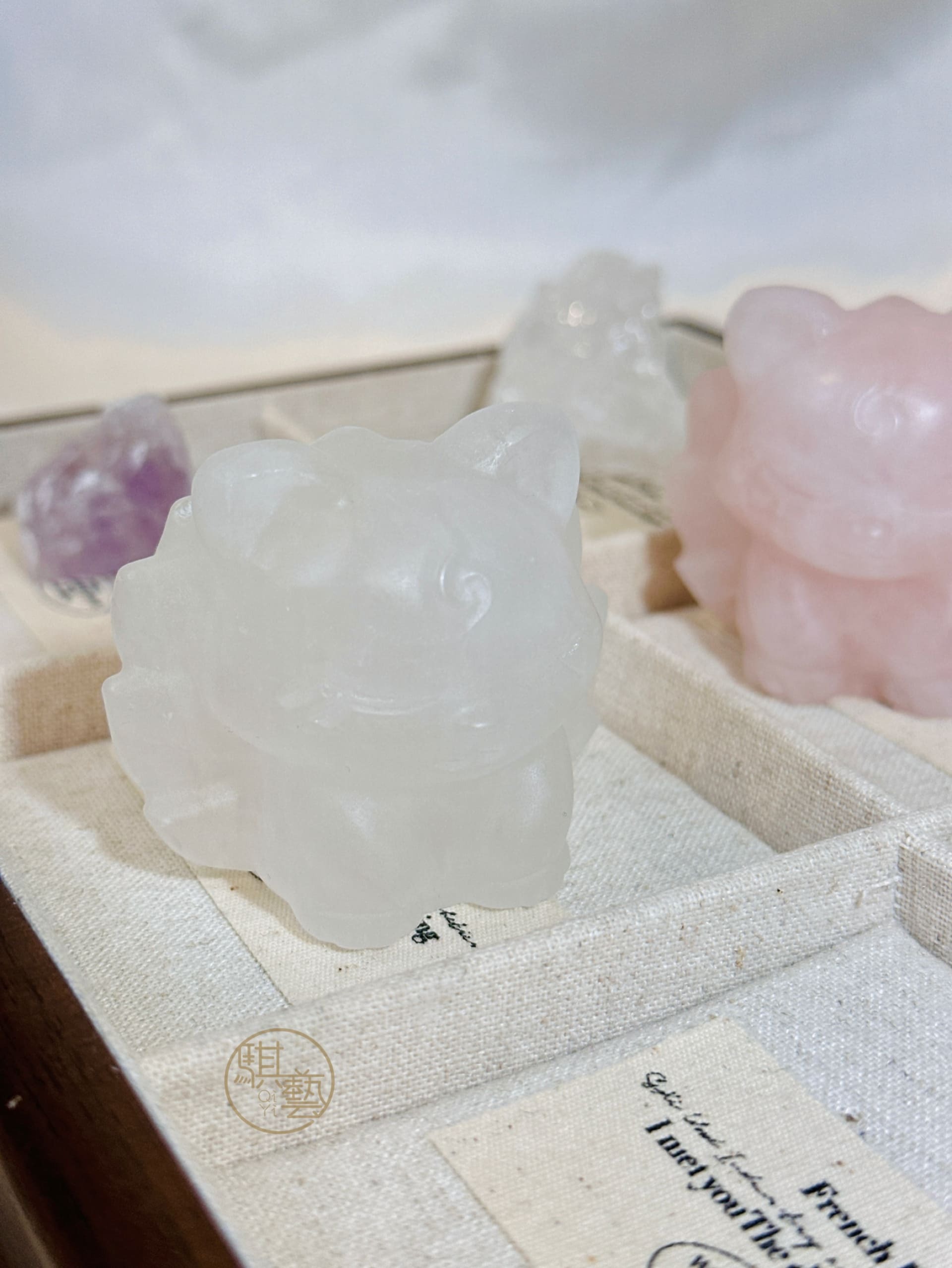 粉晶／白水晶 九尾狐擺件｜溫柔界線・清楚吸引