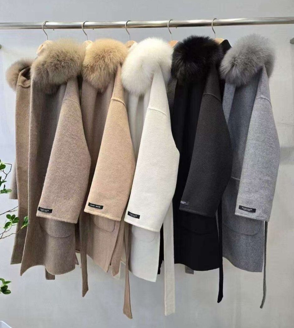 HP15  羊毛100%   胸45 長30.5 $1299 (一口價)  HAND MADE  可拆毛毛