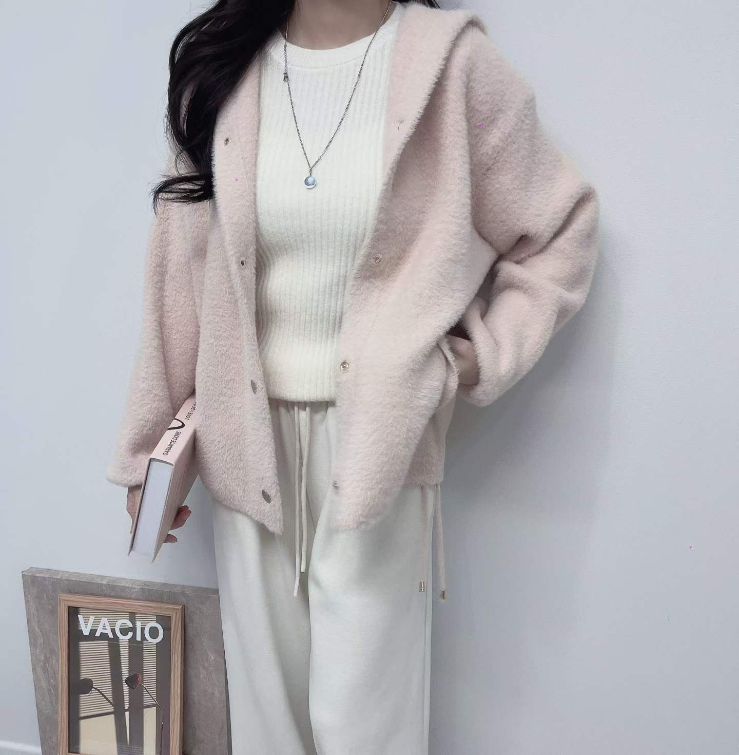 LU5405 軟糯糯連帽V領排扣外套 *特價* (優惠碼同充值購物金不適用)