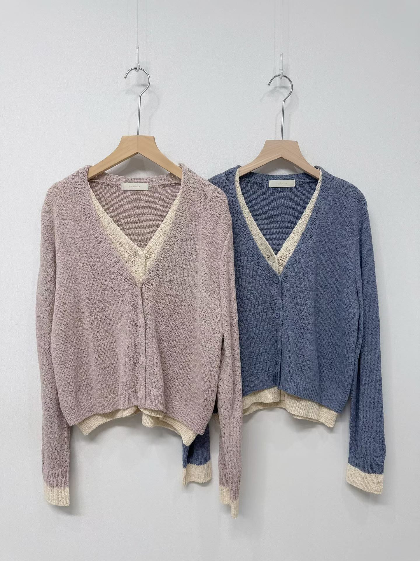 LU5408 假兩件撞色V領針織上衣 *特價* (優惠碼同充值購物金不適用)