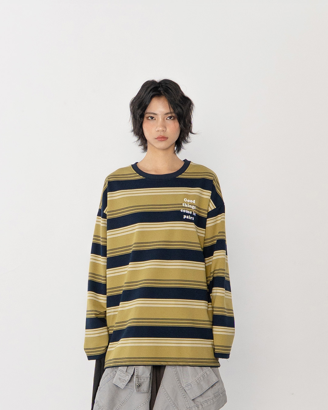 Wide-leg top with embroidered English stripes, available in two colors.【01099195】in stock+pre-order