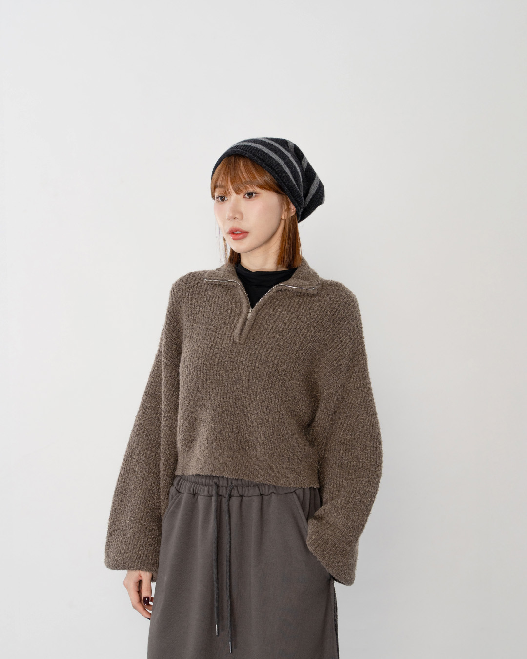 Half-front collar short knit top, available in three colors【01099442】in stock+pre-order