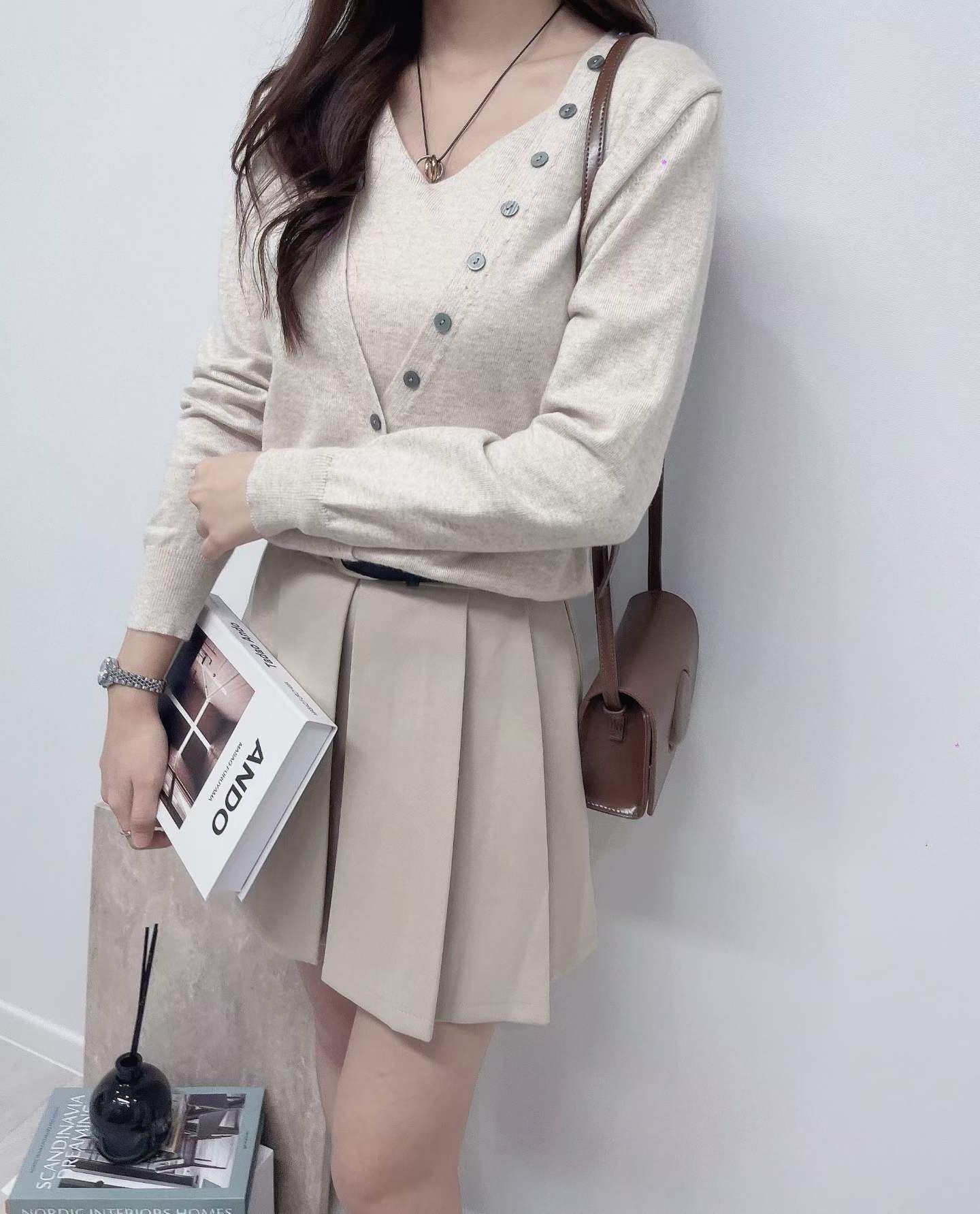 LU5414 設計感單側假排扣上衣 *特價* (優惠碼同充值購物金不適用)