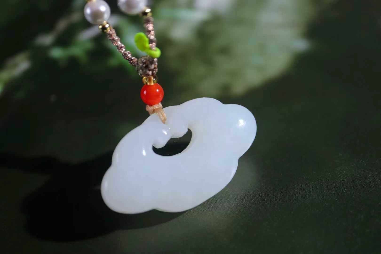 18758 和田玉白玉如意鎖