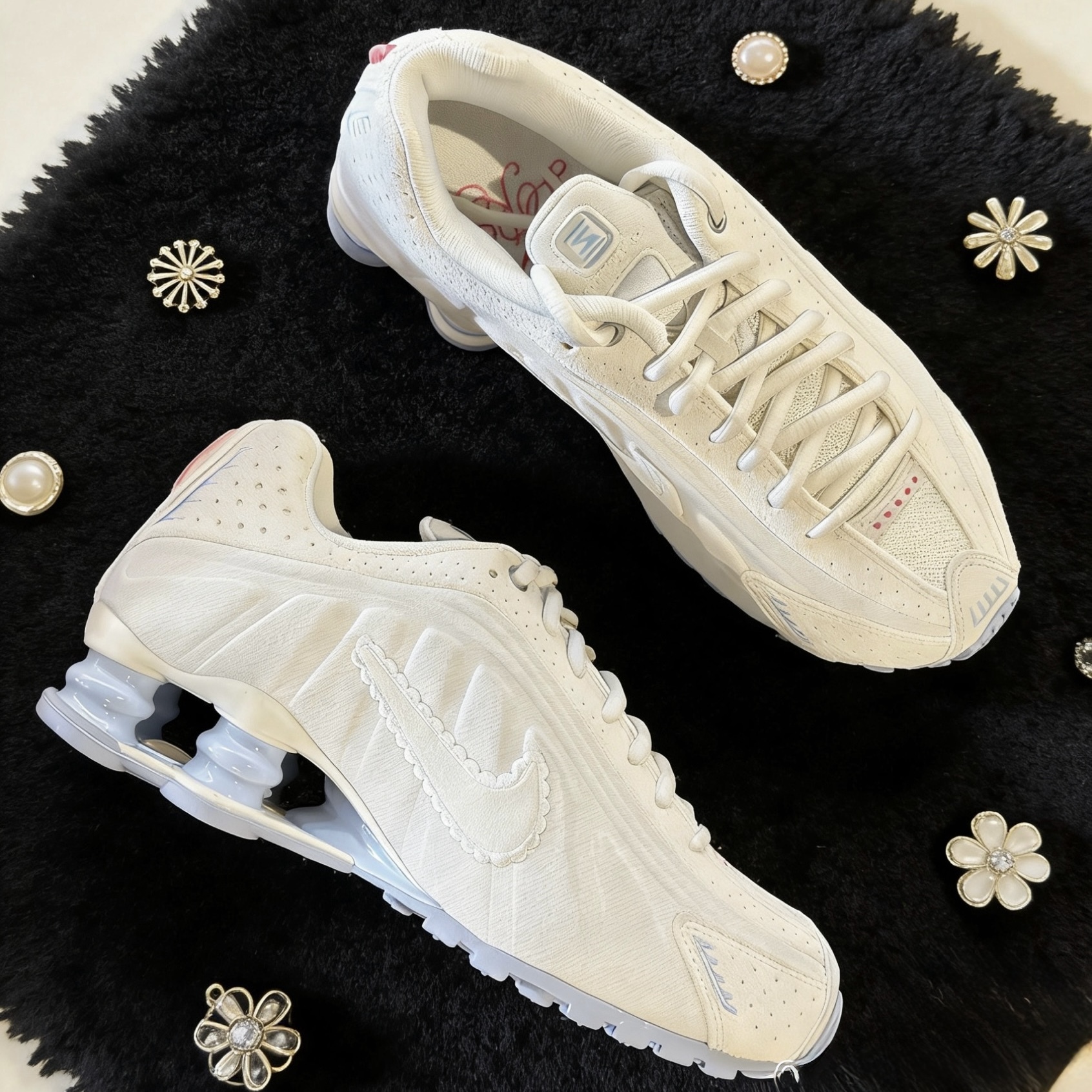 NIKE SHOX R4 彈簧鞋 米白銀 水藍 花邊勾 麂皮 女鞋 IH3572-110