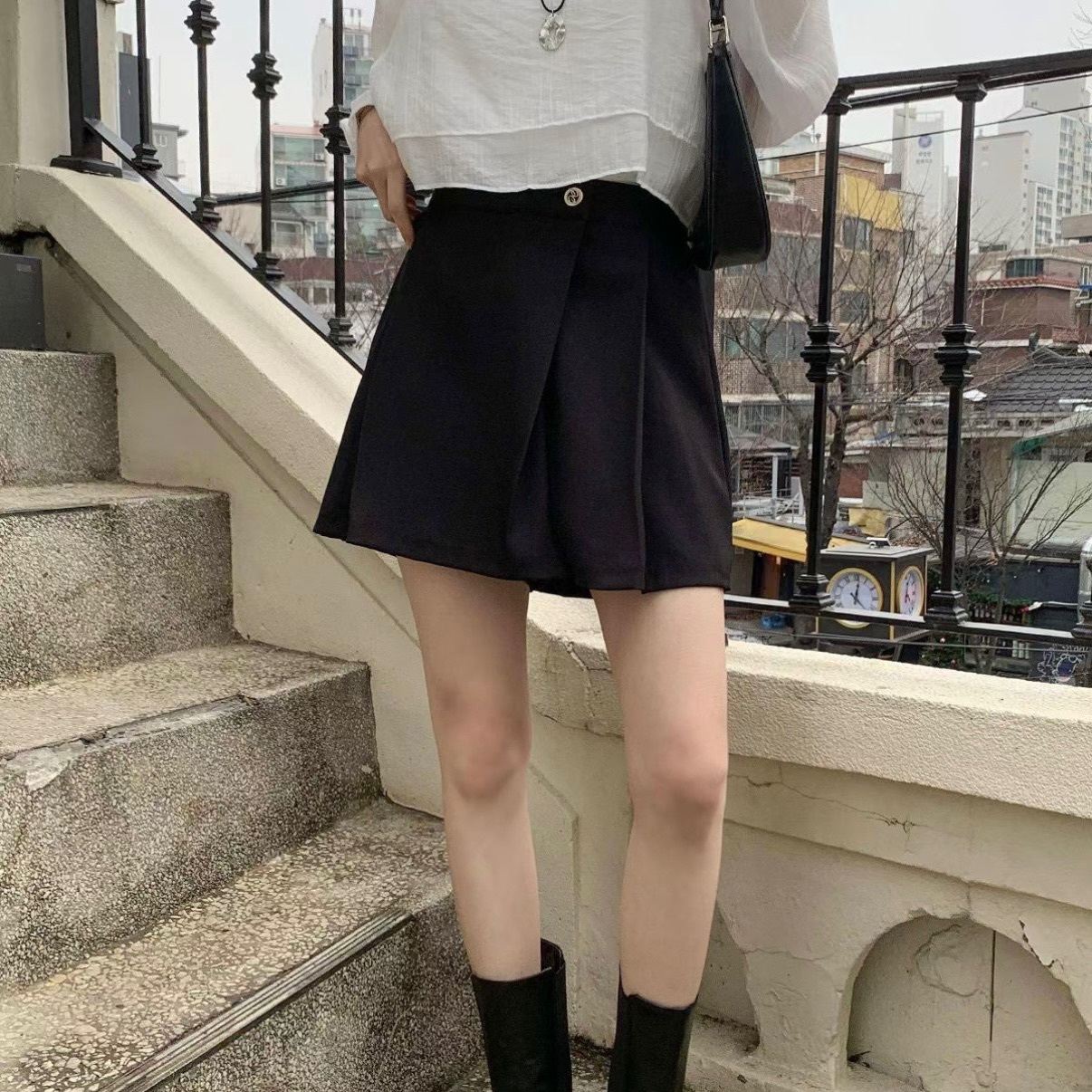 【25/1截單！首批優惠價預訂】韓國小金扣打褶短褲（2色）