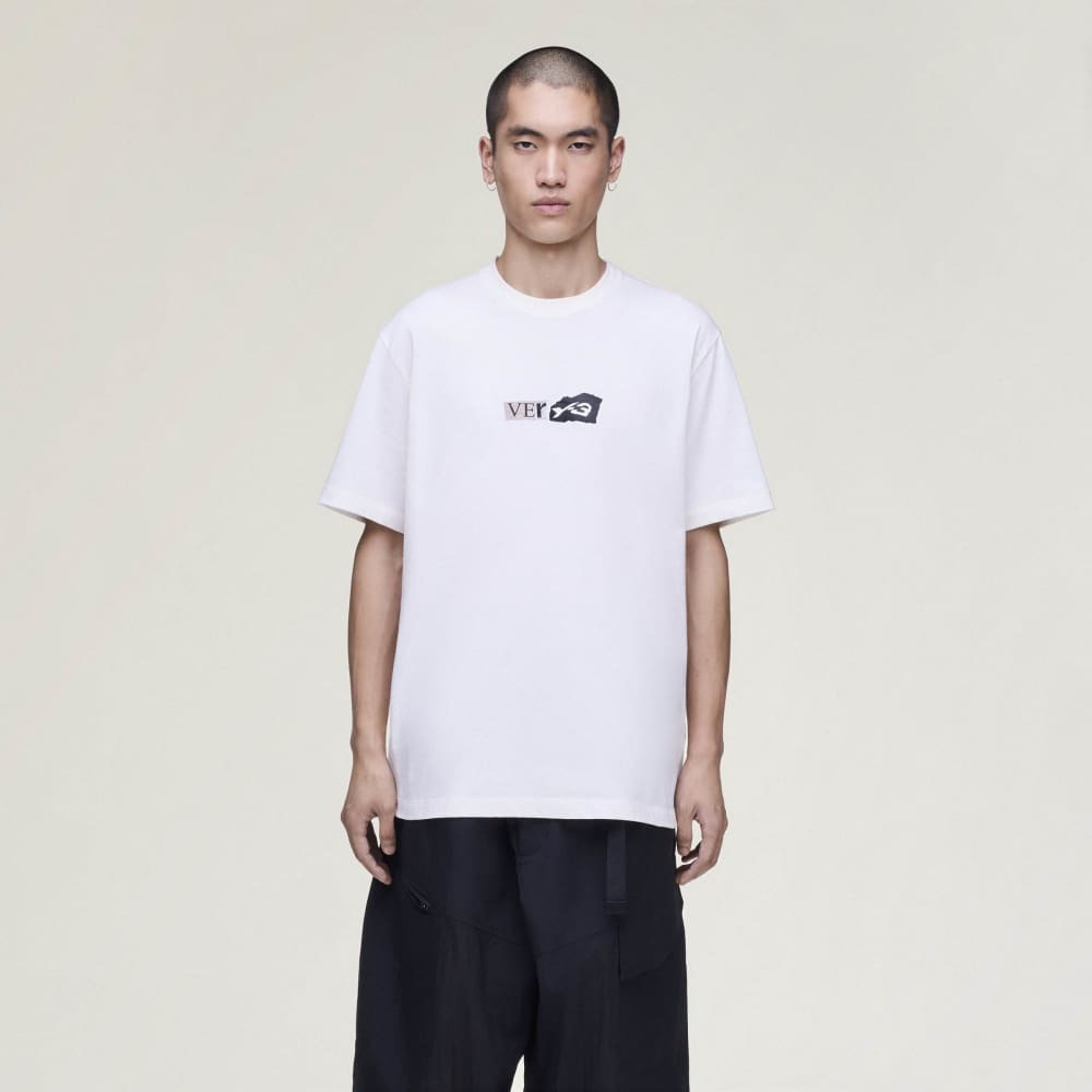 【 Y-3 VERY-3 GFX SS TEE 街頭風格短TEE - 白 】