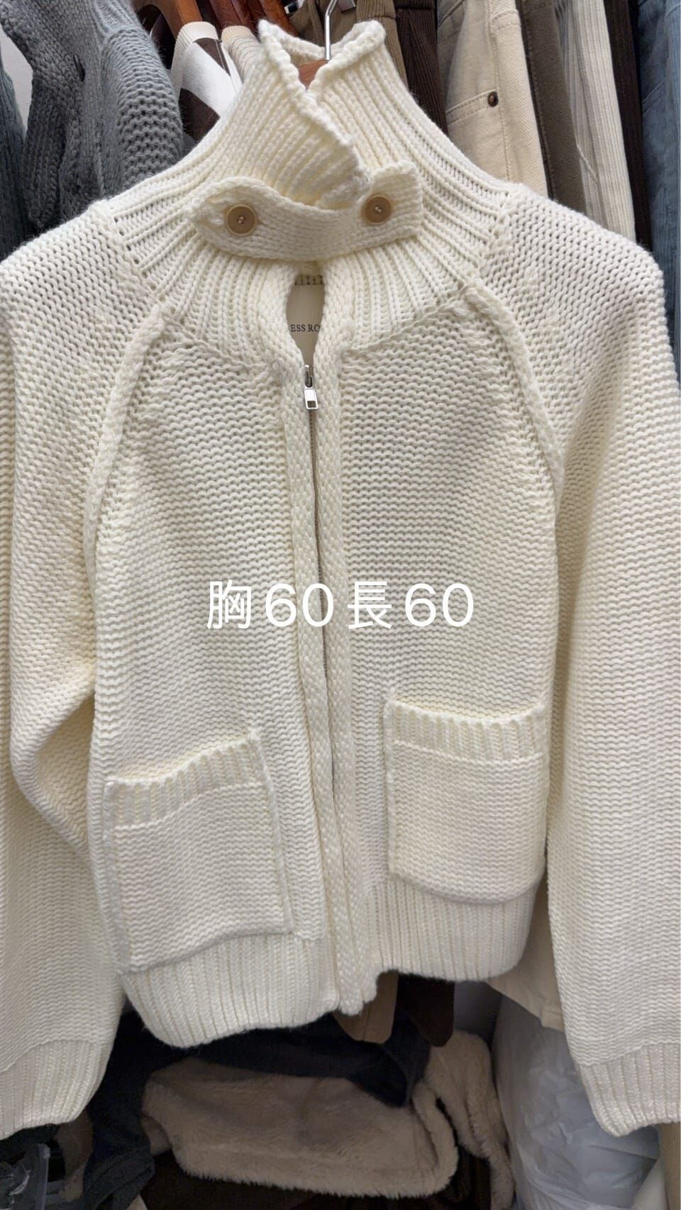 DR5401 立領扣帶拉鍊外套 *特價* (優惠碼同充值購物金不適用)