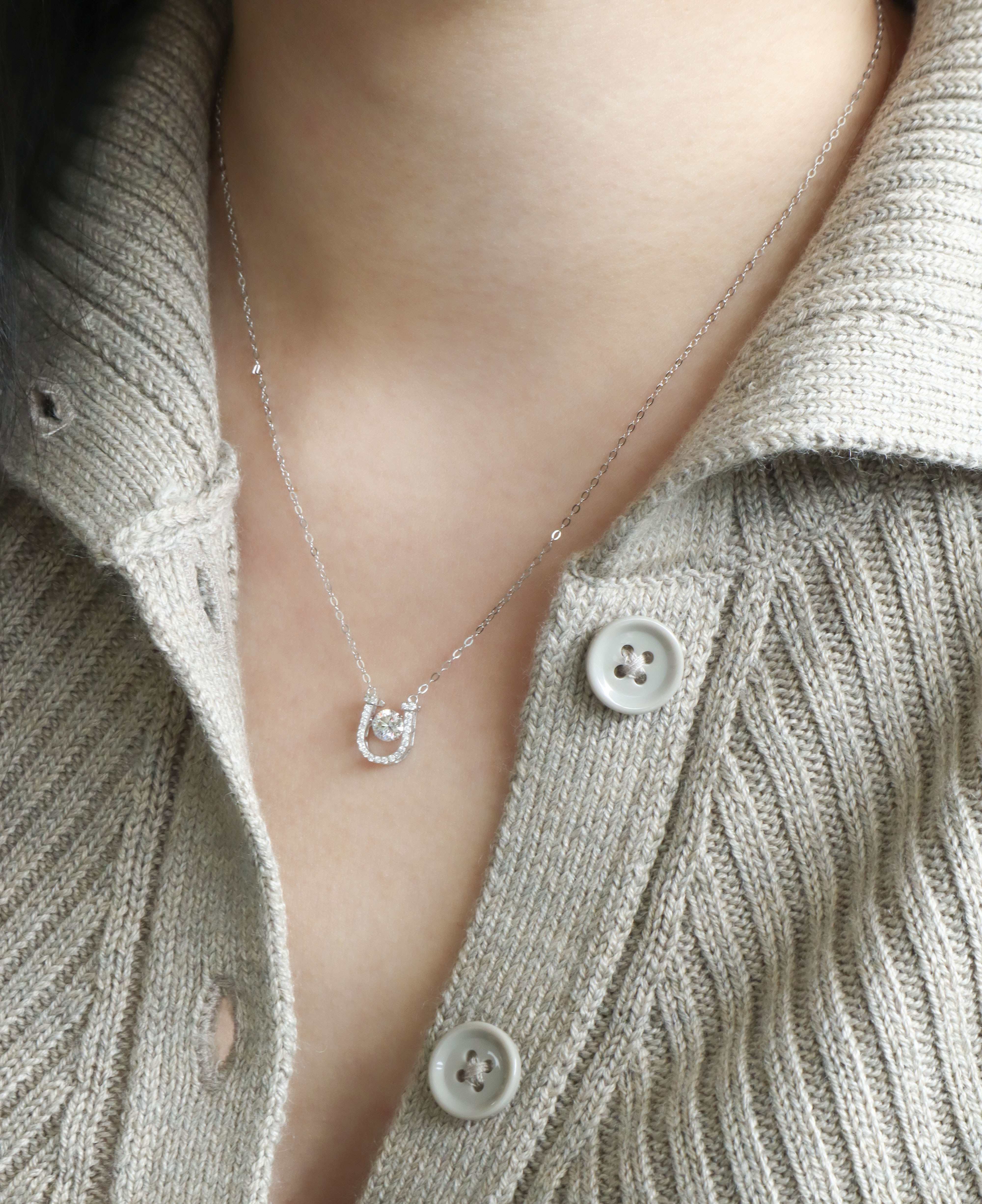 Silver/好運馬蹄．靈動莫桑鑽項鍊