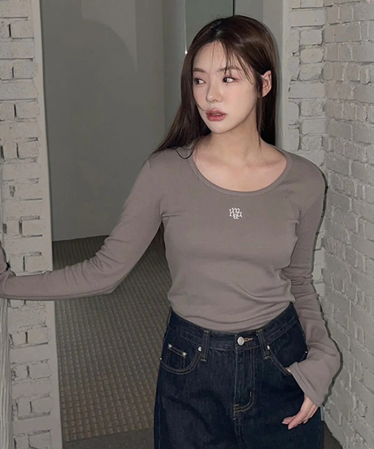 【預購】MUAHMUAH 胸前刺繡LOGO U領 薄長袖 長T 秋冬 五色