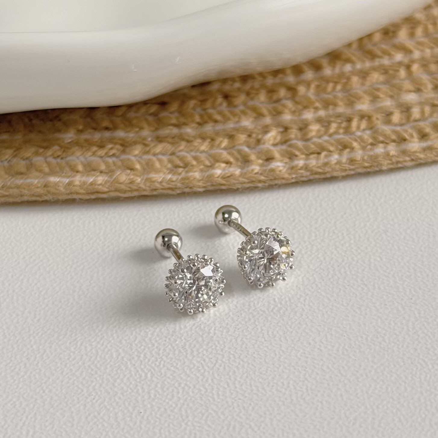 V202【輕奢】雪花單鑽純銀鎖針