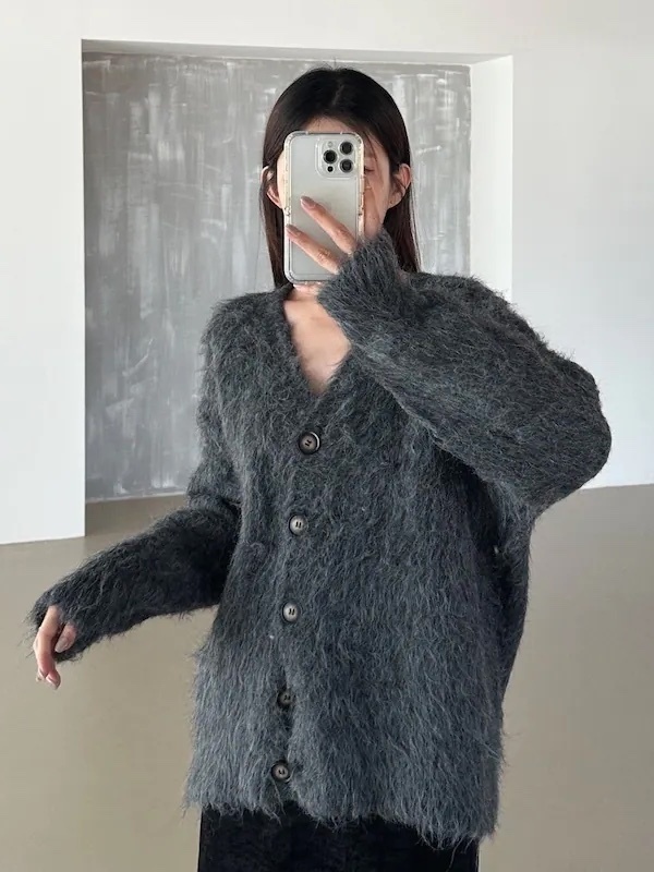 寬鬆拉毛排釦毛衣