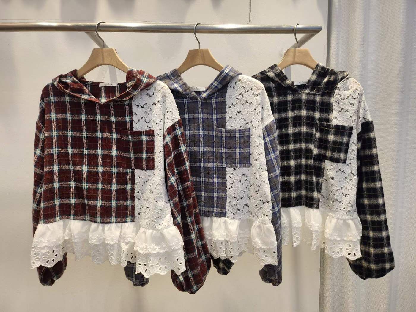 AE11 格仔有帽 胸43    長 22 .5   $489 (一口價)