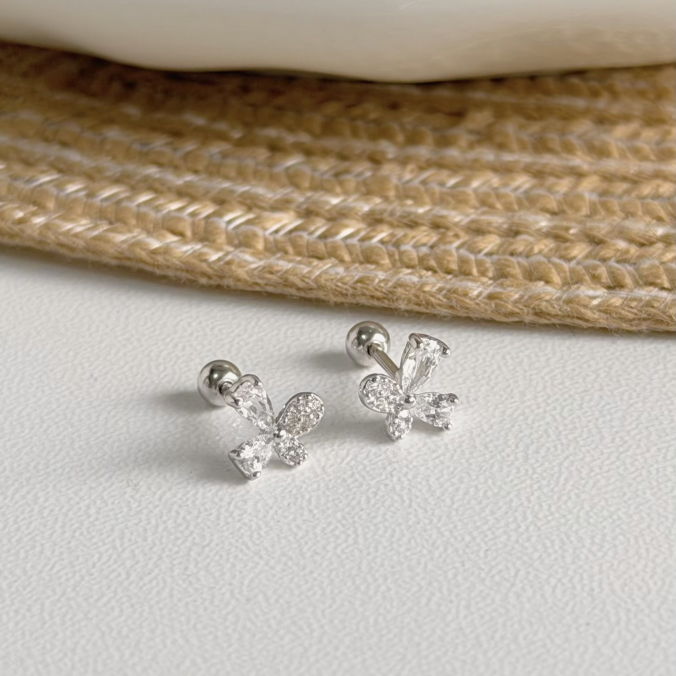 V229【輕奢】蝴蝶結鋯石純銀鎖針