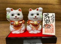 0119gzc18-招財貓- 2.2寸雙招財貓帶木板（白色）（C18）