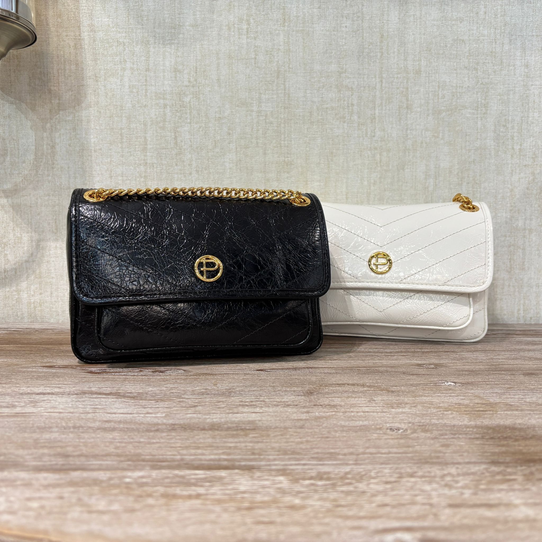 SMA-GGG0119-038 HD29-PAPRIKA Remi  真皮單肩斜孭袋 (A39鑽石黑/B39純白)