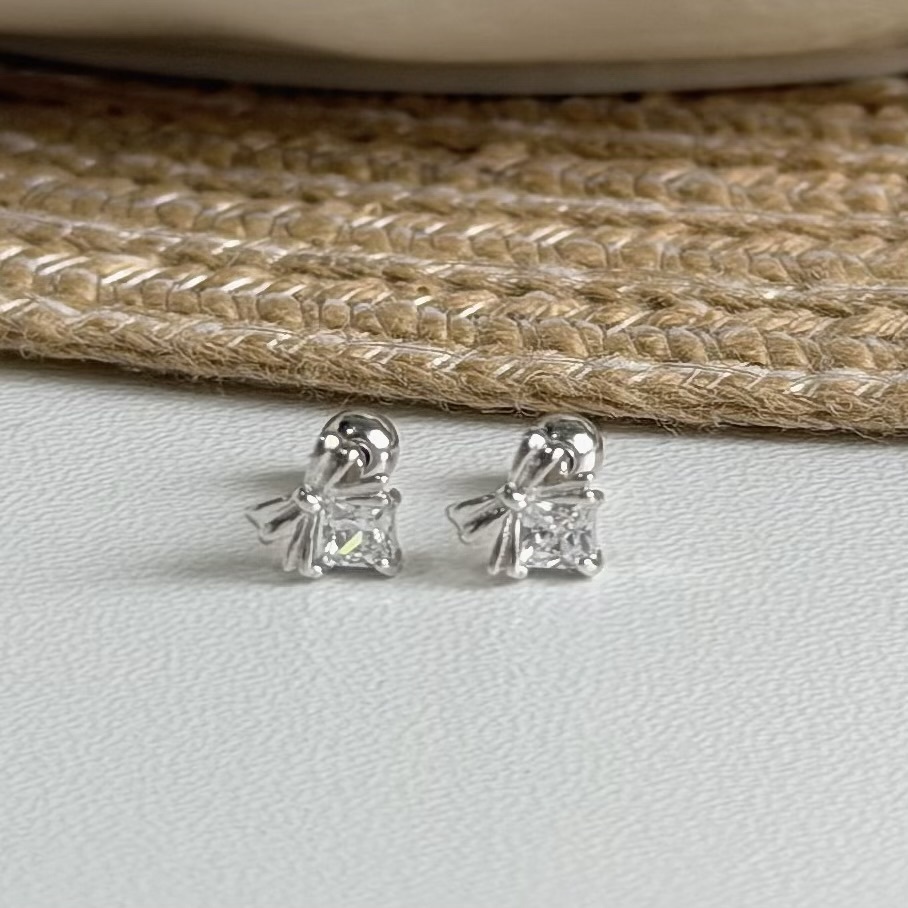 V219【輕奢】蝴蝶結單鑽純銀鎖針