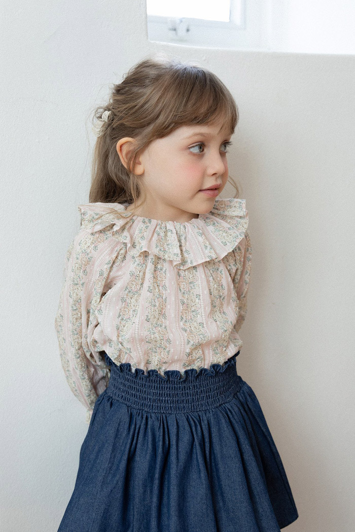 正韓春Perrobebe 兩色輕浪漫碎花上衣