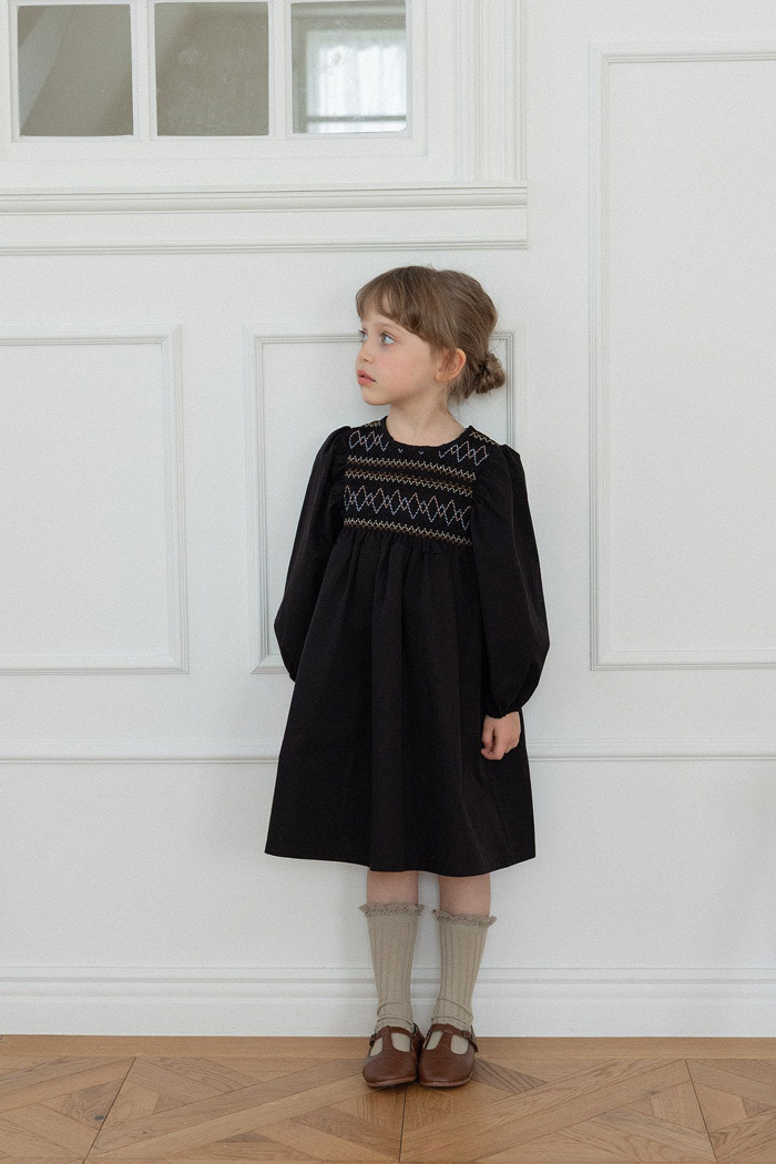 正韓春Perrobebe 兩色民俗感洋裝