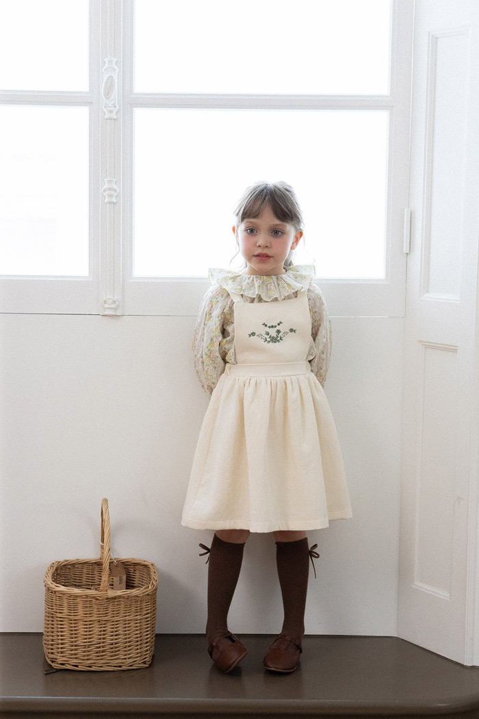 正韓春Perrobebe 兩色刺繡花吊帶裙