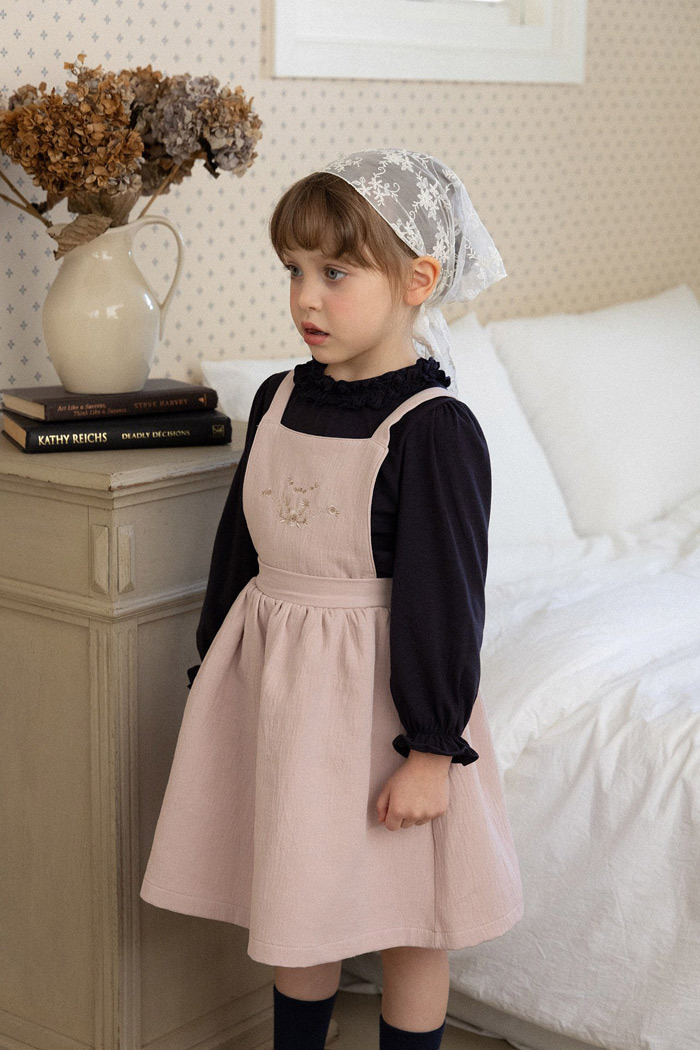 正韓春Perrobebe 兩色刺繡花吊帶裙