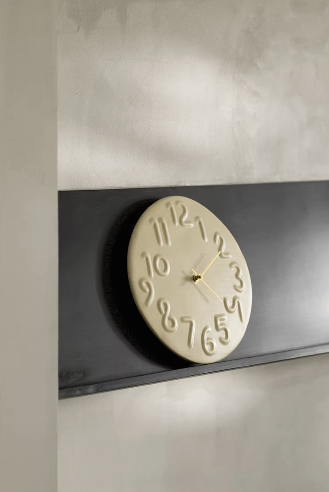 同色系數字壓印造型擺件時鐘 / 2色