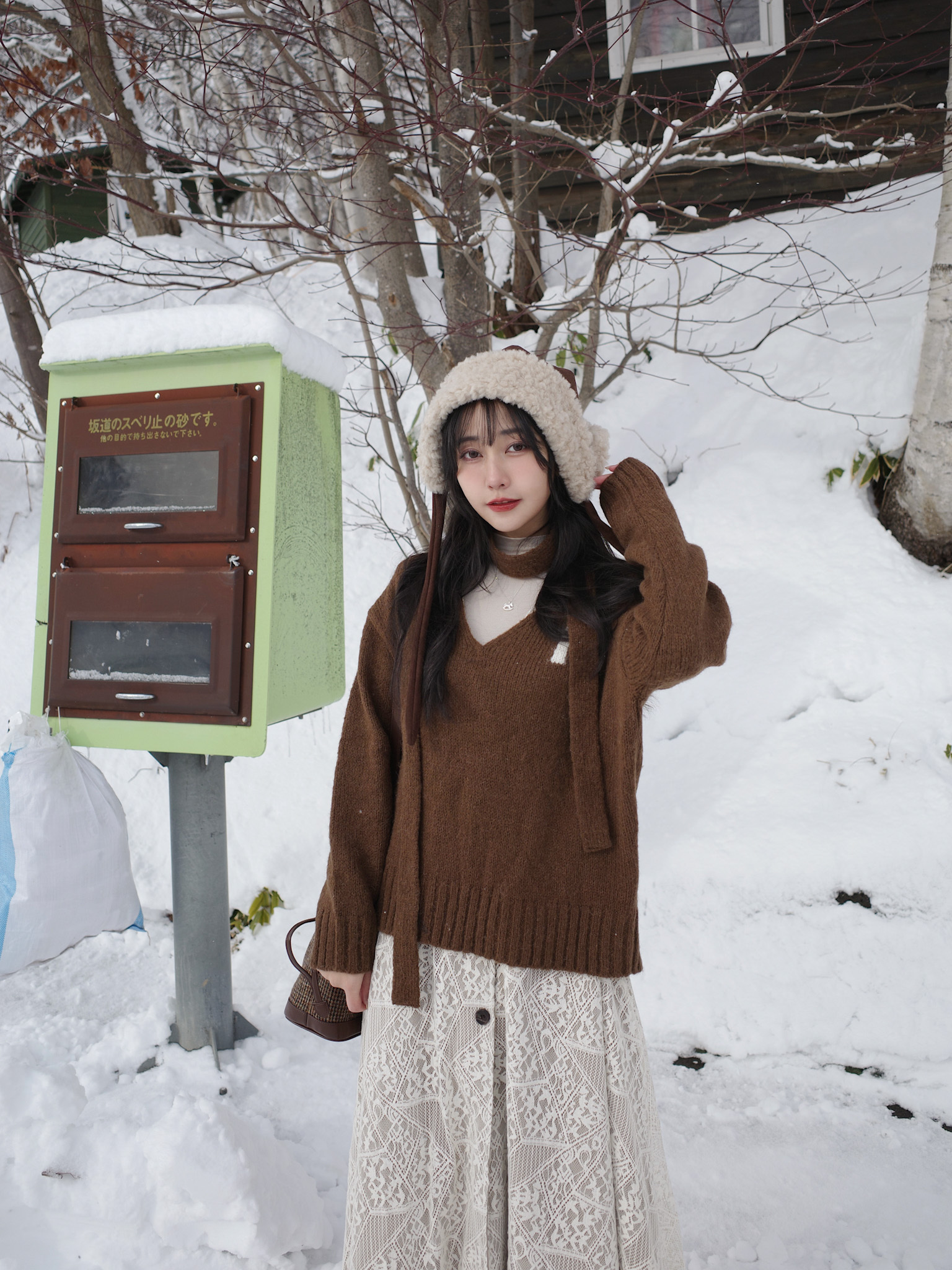 25A202 高單折扣款 miumiu學院風格V領毛衣(附綁繩)