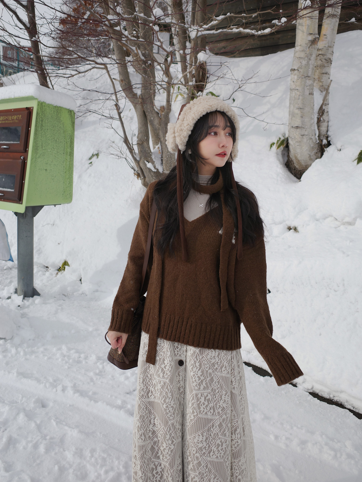 25A202 高單折扣款 miumiu學院風格V領毛衣(附綁繩)