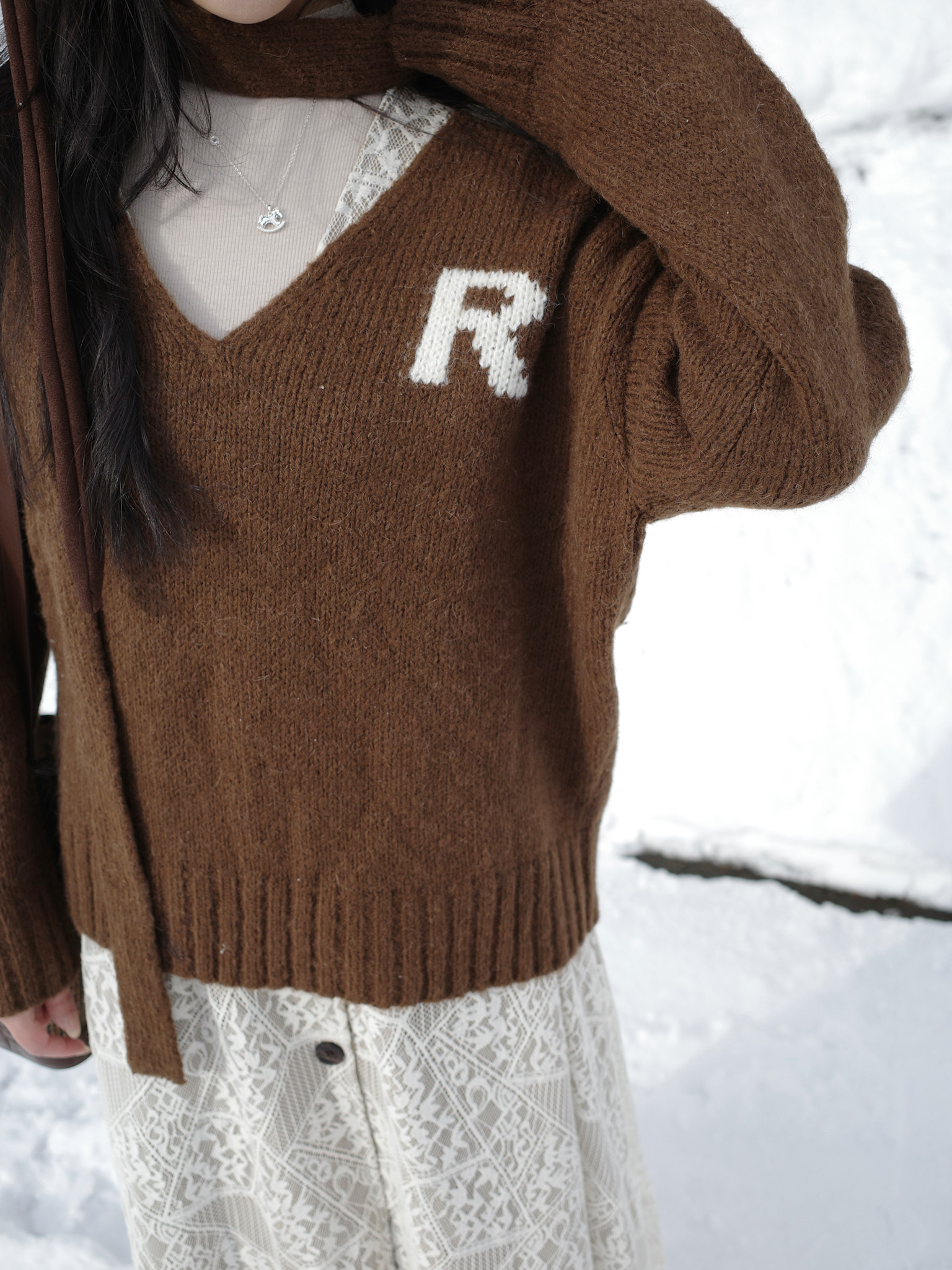 25A202 高單折扣款 miumiu學院風格V領毛衣(附綁繩)