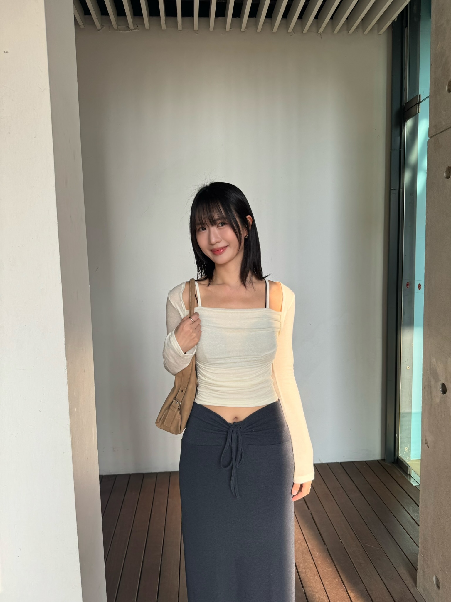 (訂購)薄身雙吊帶顯瘦彈性上衣 T260124(白/黑/灰/紅/啡)