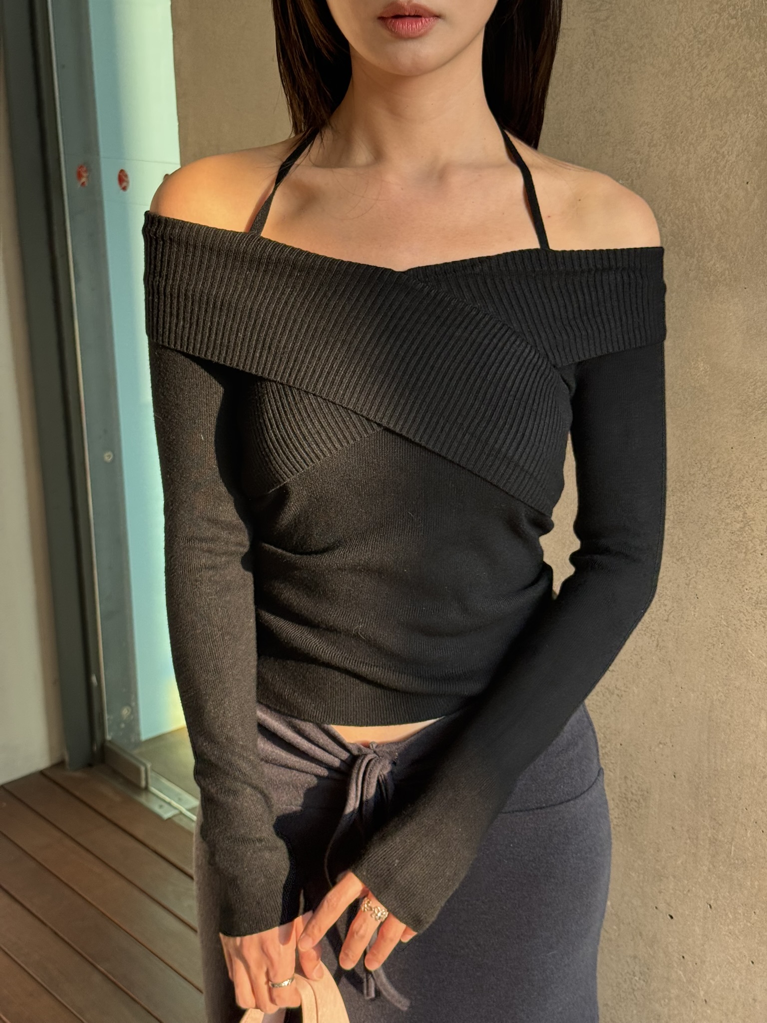 (訂購)直紋掛頸掛帶上衣 T260125(黑/白/啡)