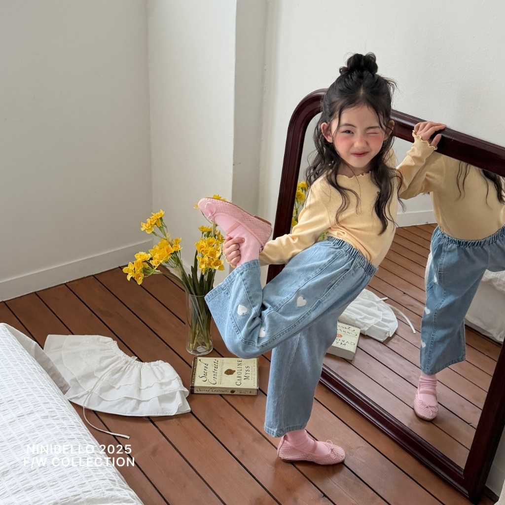 正韓春Ninibello 刺繡愛心牛仔直筒褲