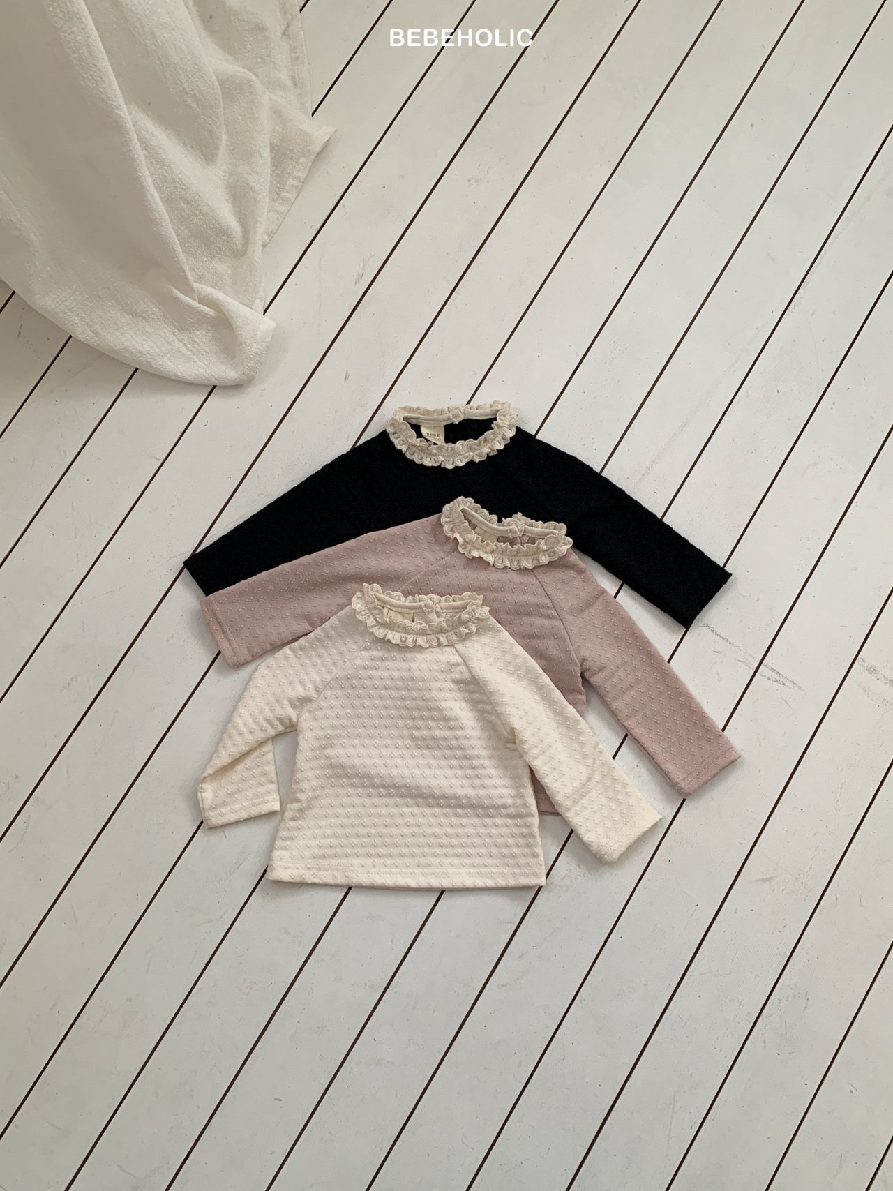 Bebe Holic Clover Lace Tee