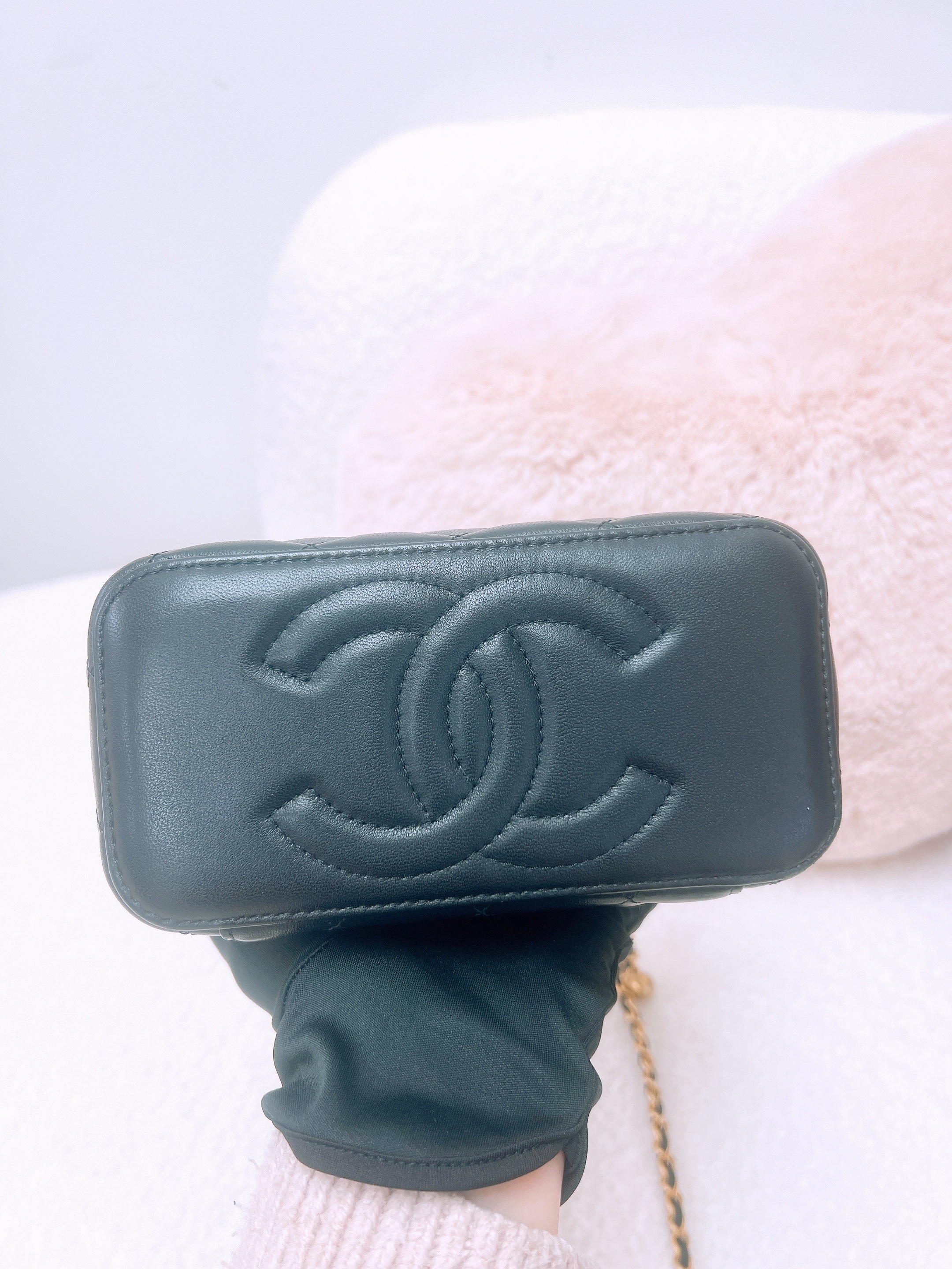 Chanel vanity with pearl crush 金球 (black GHW)