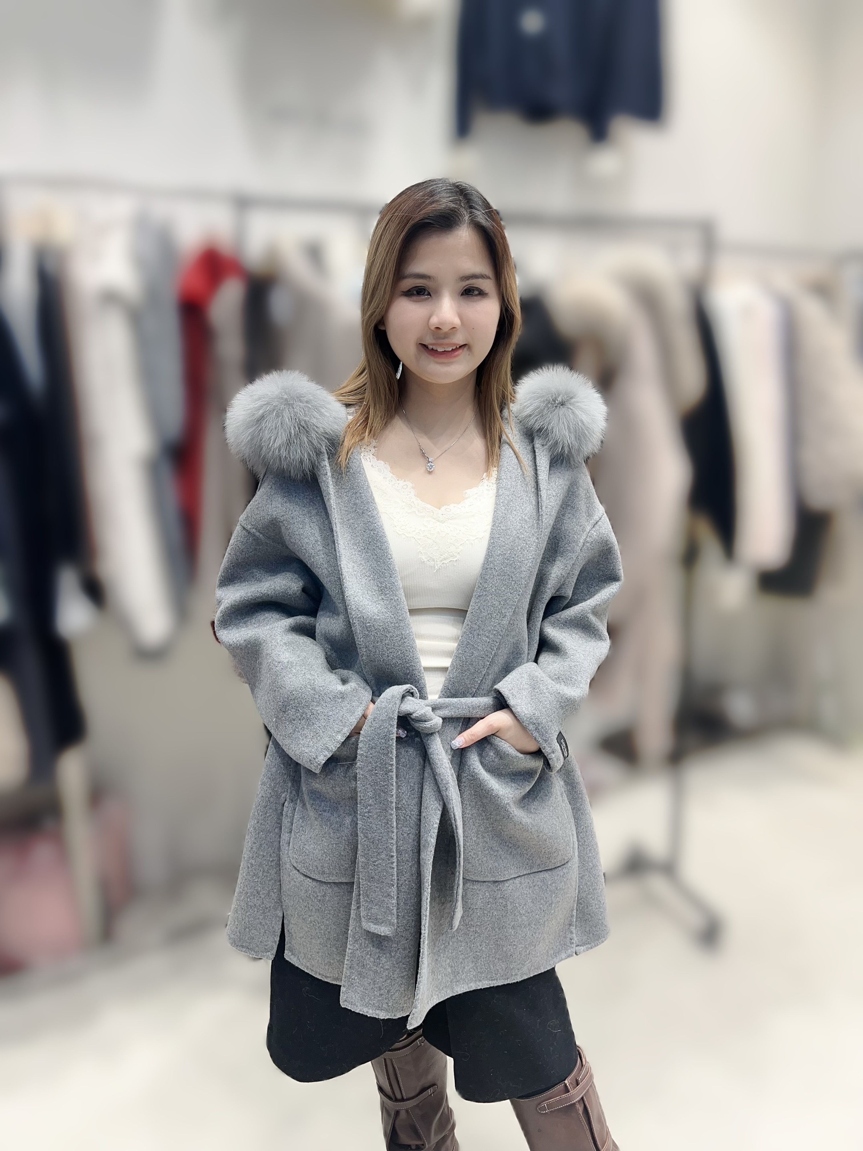 HP15  羊毛100%   胸45 長30.5 $1299 (一口價)  HAND MADE  可拆毛毛