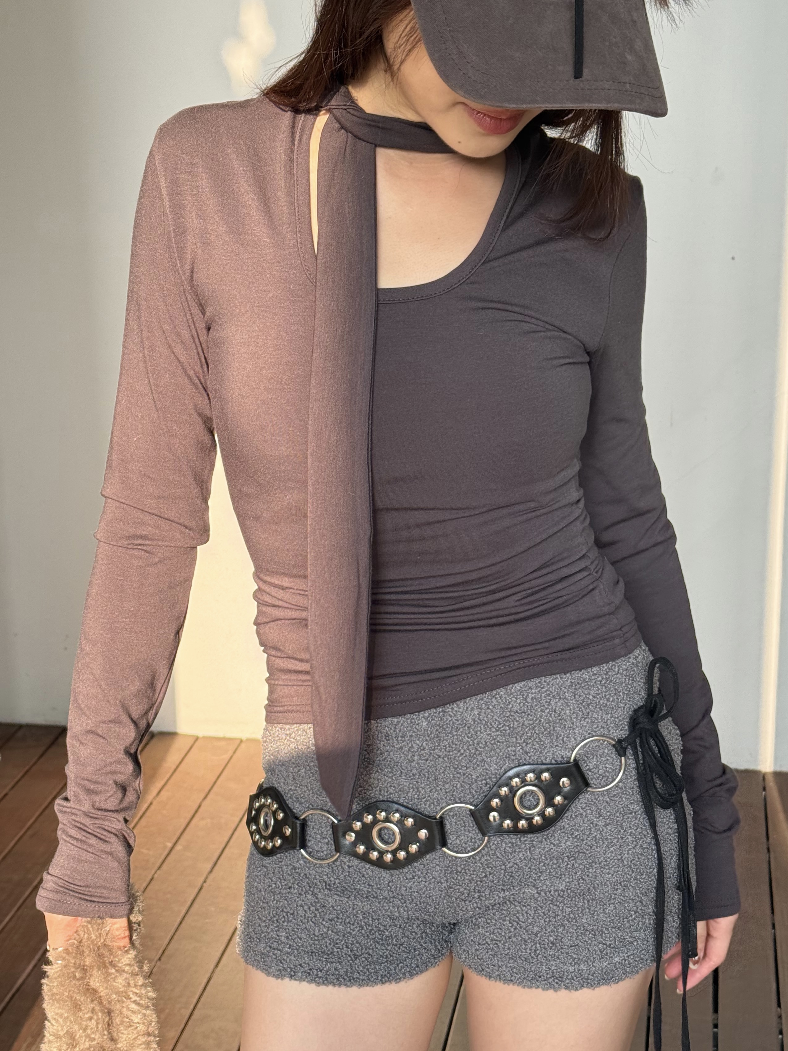 (訂購)顯身材貼身小方領掛帶上衣 T260126(白/黑/深灰)