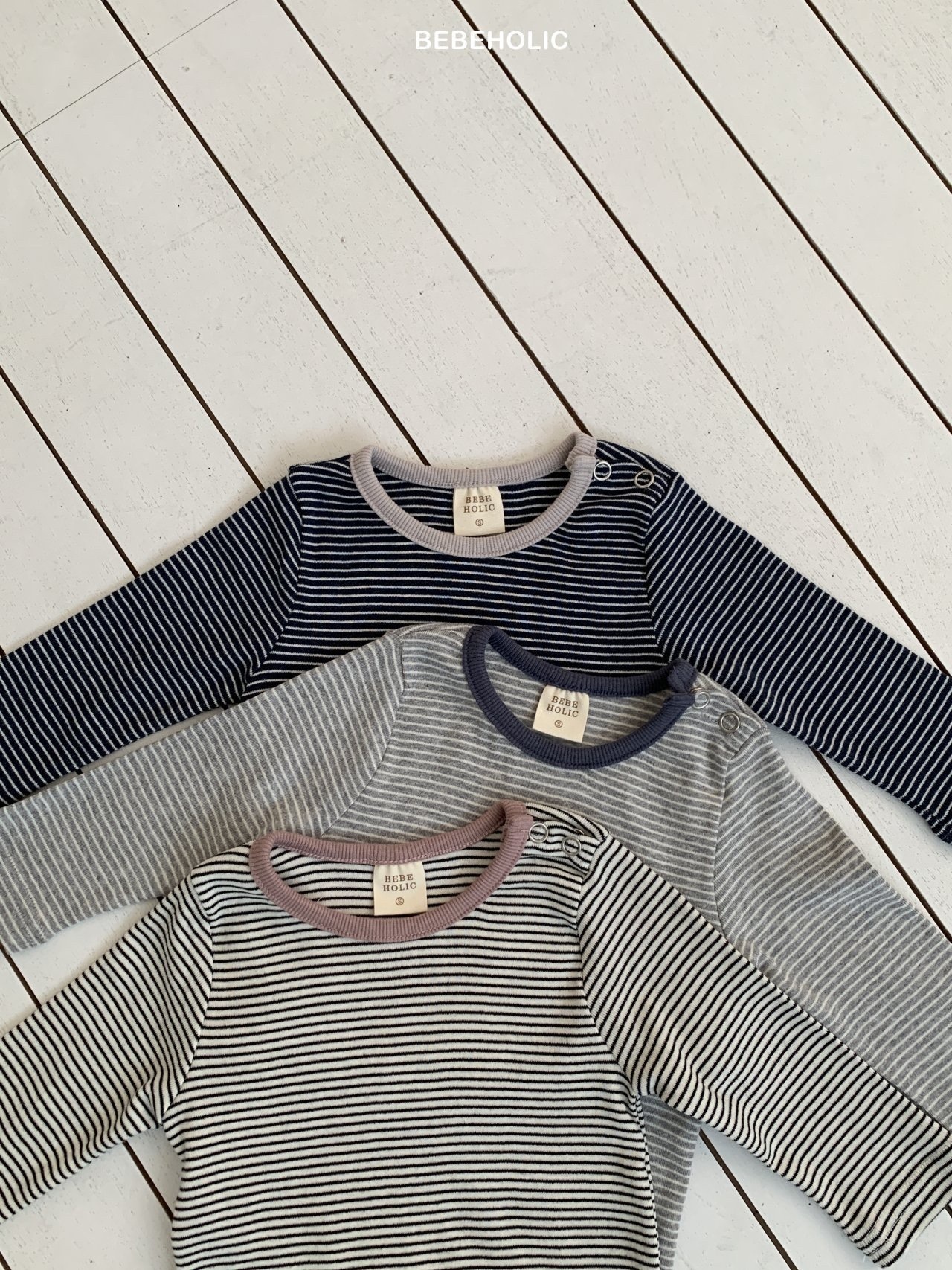 Bebe Holic Cube Stripe Tee