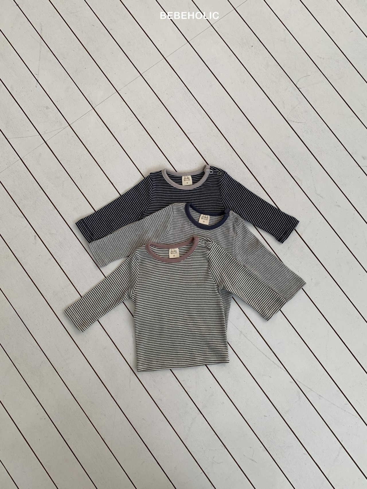 Bebe Holic Cube Stripe Tee