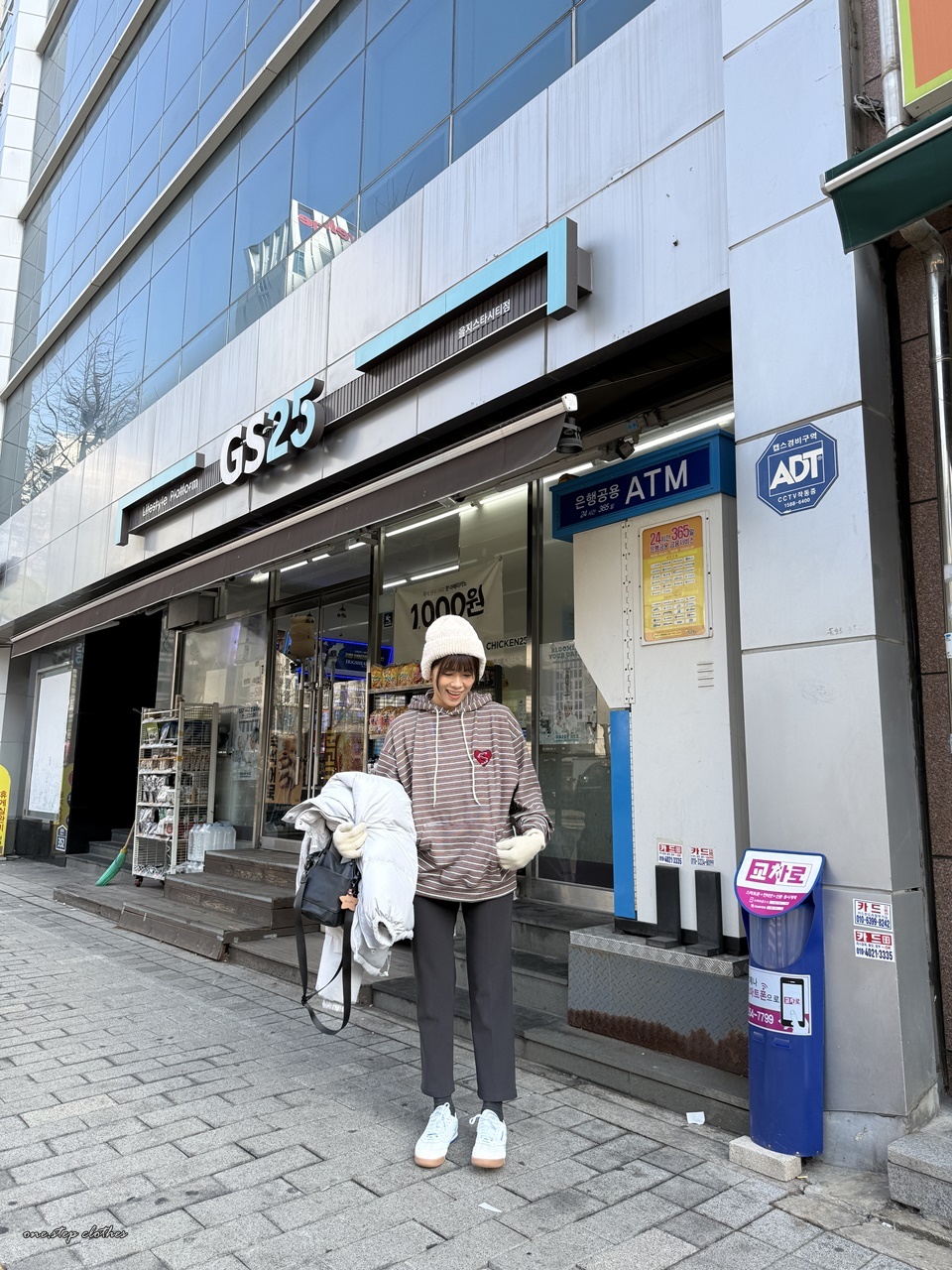 正韓迴紋針愛心橫條帽T (黑)