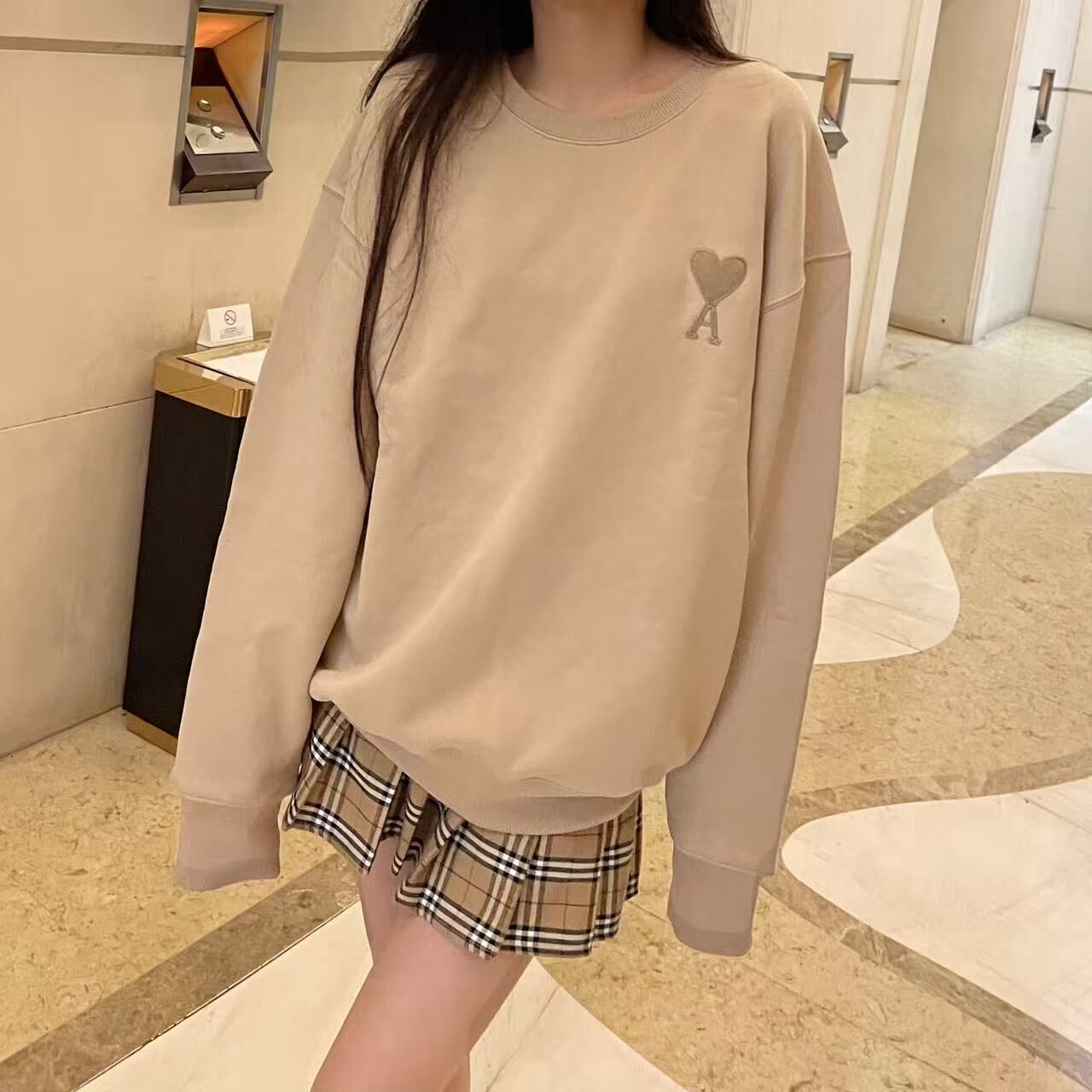 Ami 奶茶色大愛心 有帽衞衣 or 圓領衞衣